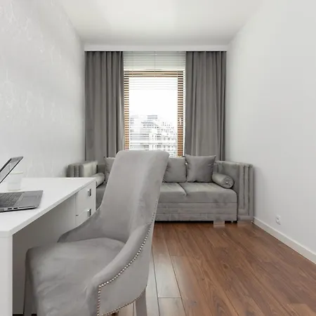 Silver Glam In Wilanow By Renters Apartmán
