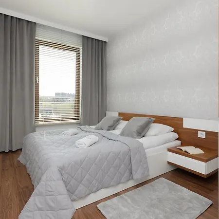 Silver Glam In Wilanow By Renters * Varsóvia
